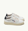 SNEAKERS MEDALIST LOW AUS WEISSEM LEDER MIT SPACE