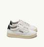 SNEAKERS MEDALIST LOW AUS WEISSEM LEDER MIT SPACE