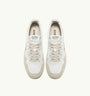 SNEAKERS MEDALIST LOW AUS WEIßEM LEDER UND BEIGEM WILDLEDER