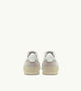 SNEAKERS MEDALIST LOW AUS WEIßEM LEDER UND BEIGEM WILDLEDER