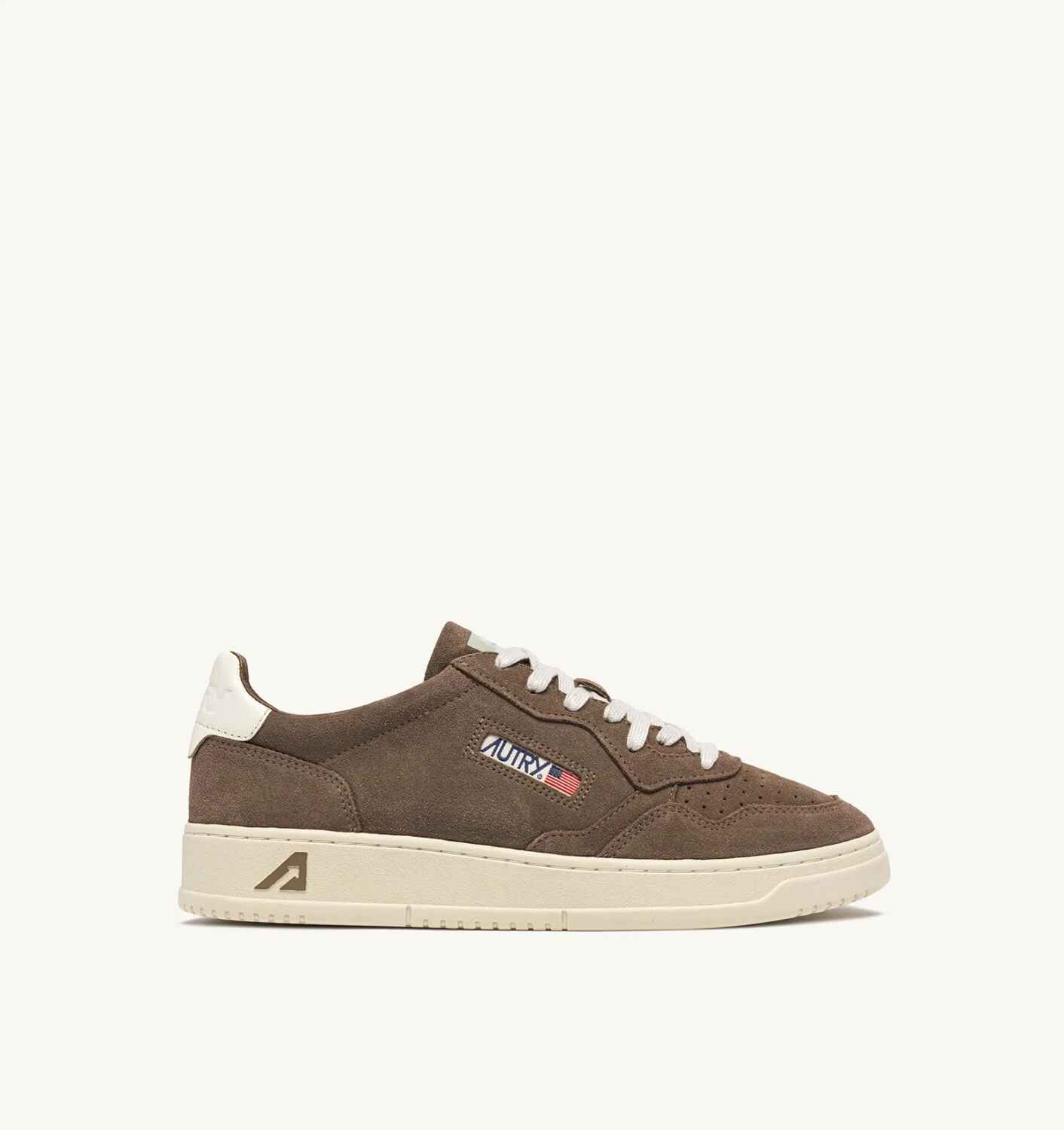 SNEAKERS MEDALIST LOW AUS WILDLEDER IN CIGAR UND WEISS