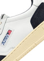 SNEAKERS MEDALIST LOW AUS LEDER IN WEISS UND WILDLEDER IN OCEANO