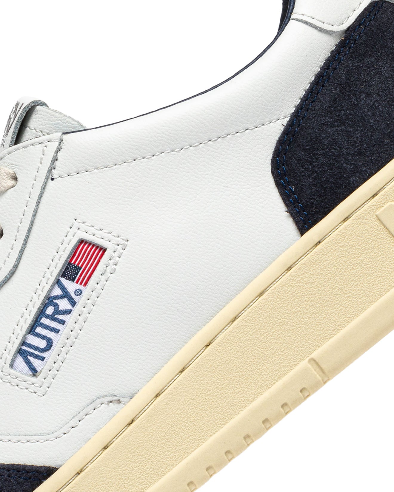 SNEAKERS MEDALIST LOW AUS LEDER IN WEISS UND WILDLEDER IN OCEANO
