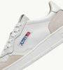 SNEAKERS MEDALIST LOW AUS WILDLEDER UND LEDER IN WEISS