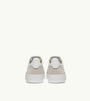 SNEAKERS MEDALIST LOW AUS WILDLEDER UND LEDER IN WEISS