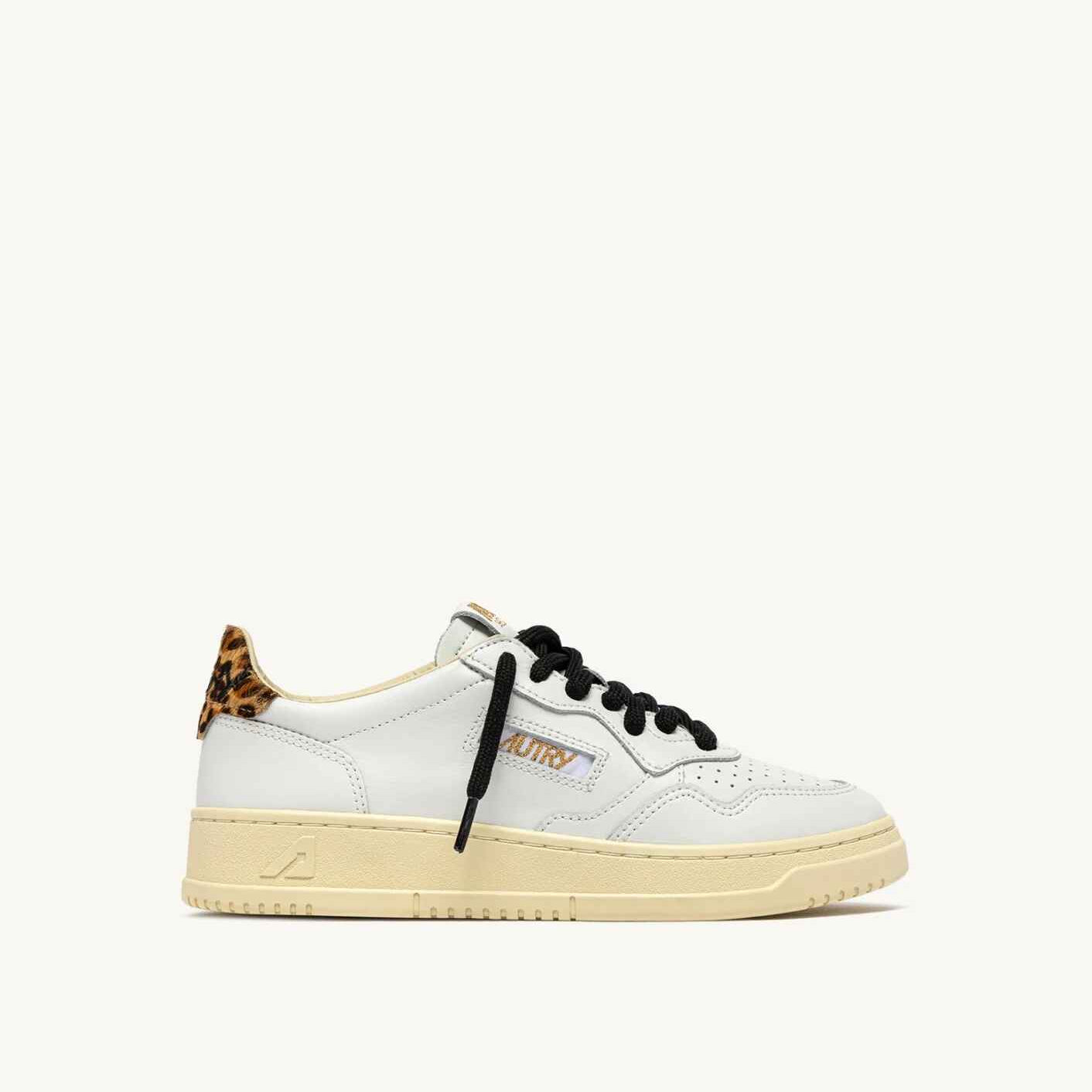 SNEAKERS MEDALIST LOW AUS LEDER IN WEISS UND LEOPARD