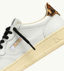 SNEAKERS MEDALIST LOW AUS LEDER IN WEISS UND LEOPARD