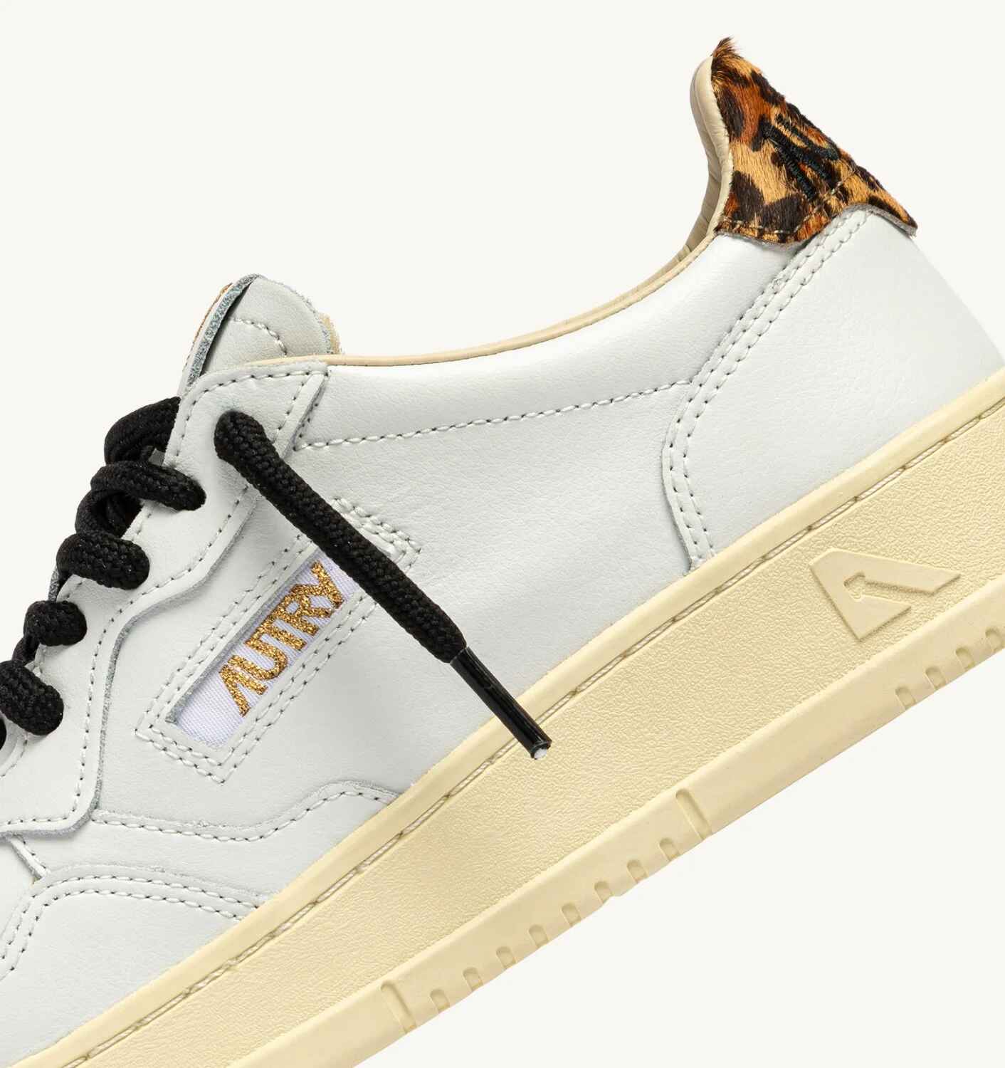 SNEAKERS MEDALIST LOW AUS LEDER IN WEISS UND LEOPARD