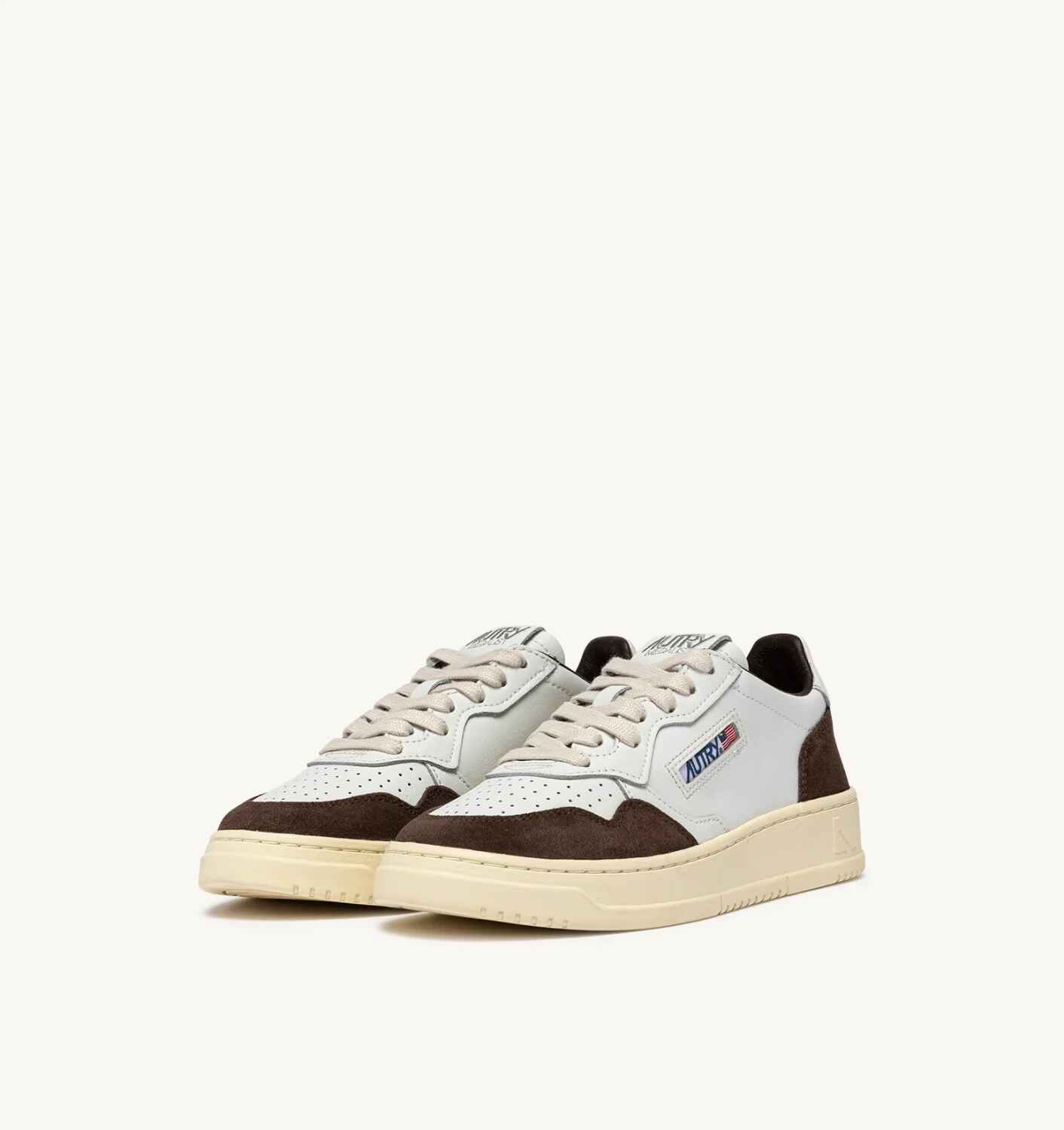 SNEAKERS MEDALIST LOW AUS LEDER IN WEISS UND WILDLEDER IN MOGANO