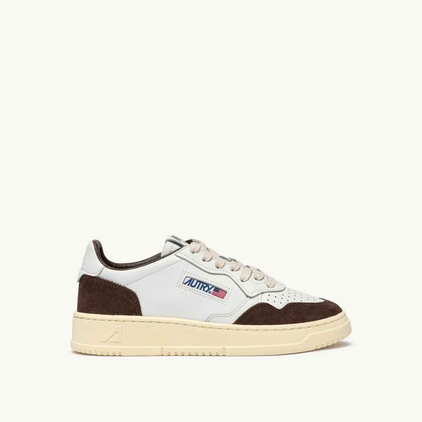 SNEAKERS MEDALIST LOW AUS LEDER IN WEISS UND WILDLEDER IN MOGANO