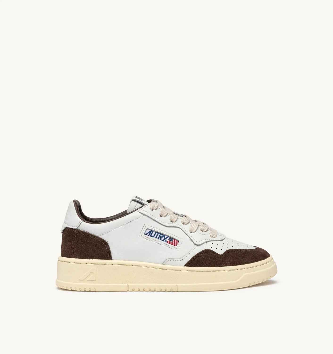 SNEAKERS MEDALIST LOW AUS LEDER IN WEISS UND WILDLEDER IN MOGANO