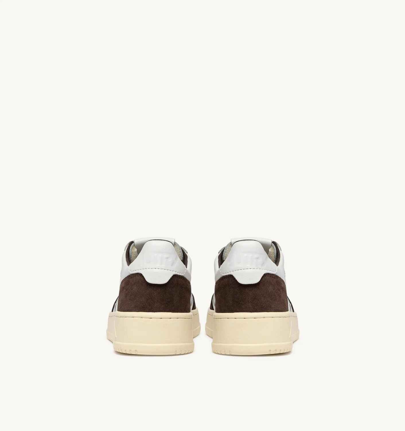 SNEAKERS MEDALIST LOW AUS LEDER IN WEISS UND WILDLEDER IN MOGANO