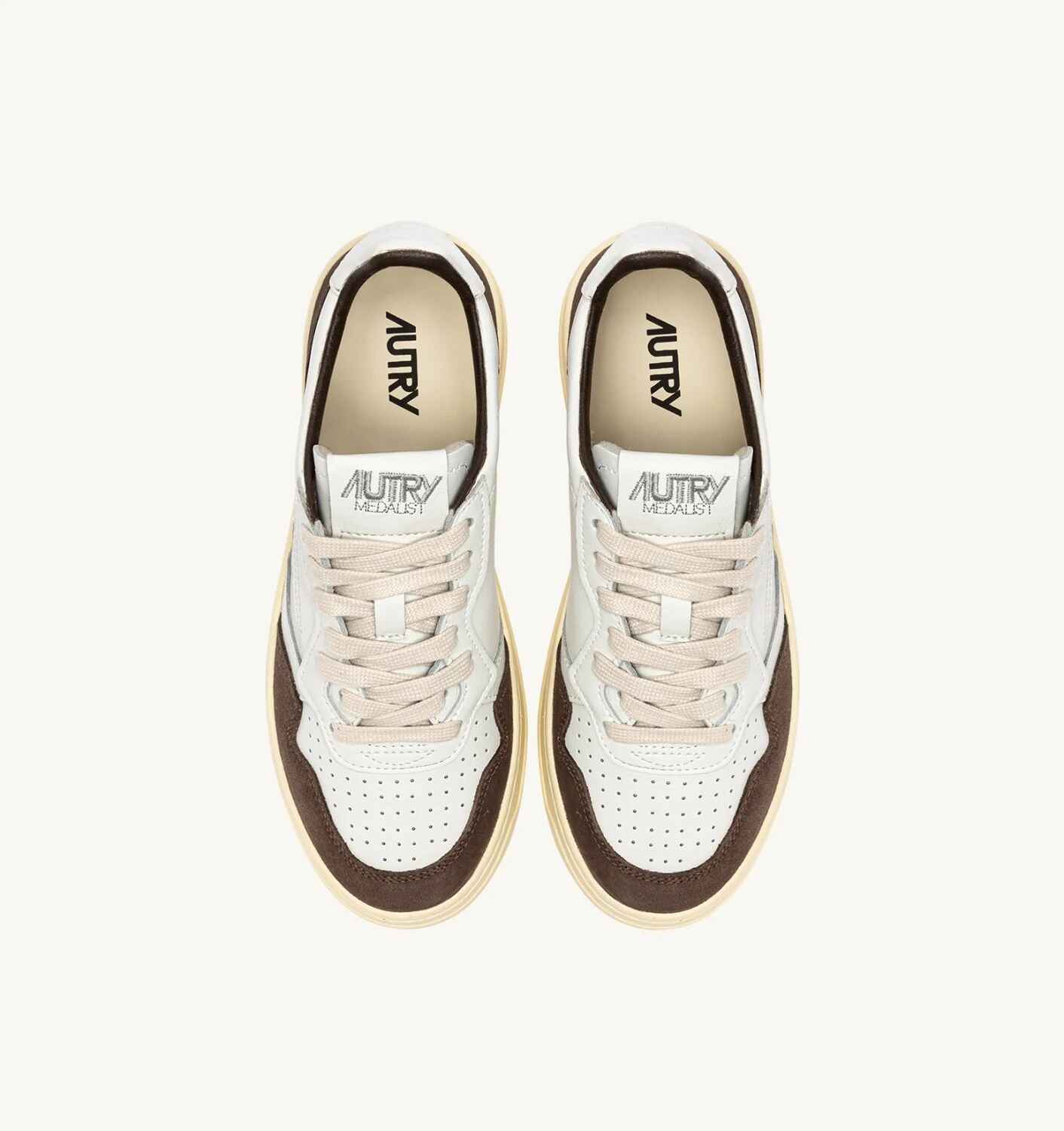 SNEAKERS MEDALIST LOW AUS LEDER IN WEISS UND WILDLEDER IN MOGANO