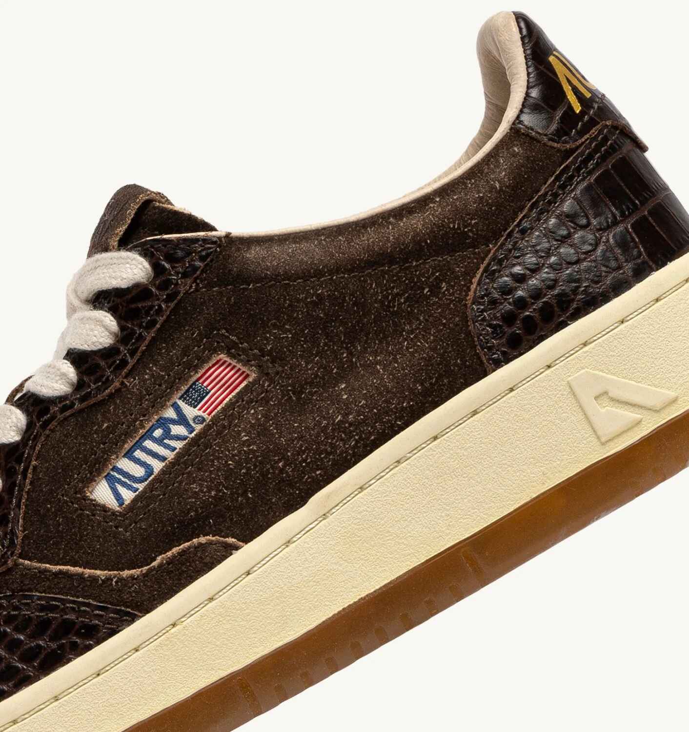 SNEAKERS MEDALIST LOW AUS WILDLEDER UND LEDER IN MUSTANG UND MARRONE