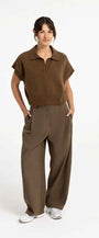 Gewebte Barrel-Leg-Hose mit Zierfalte