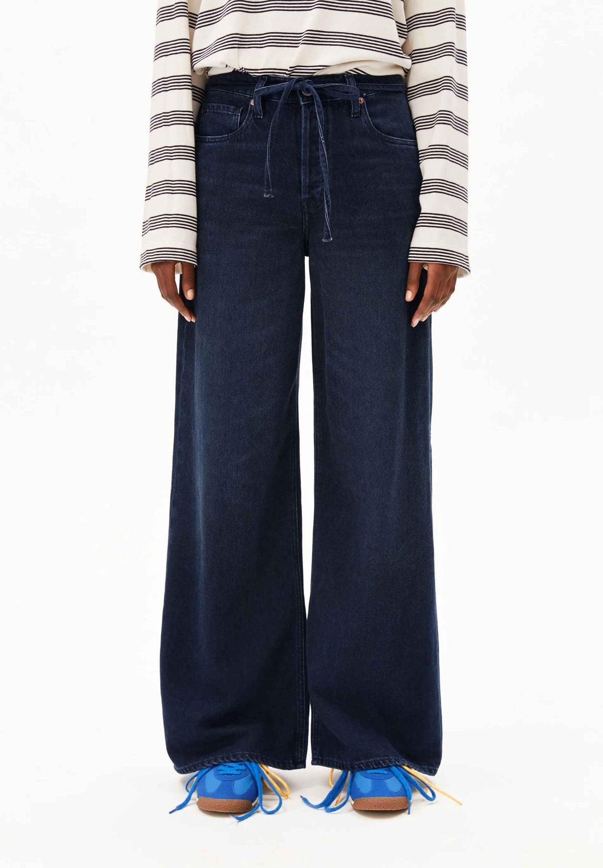 ASTRAEAAS MID WAIST WIDE JEANS