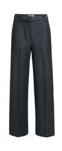 Hose mit Gürtel